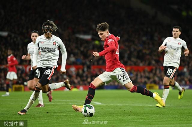 将球不慎踢 将球不慎踢